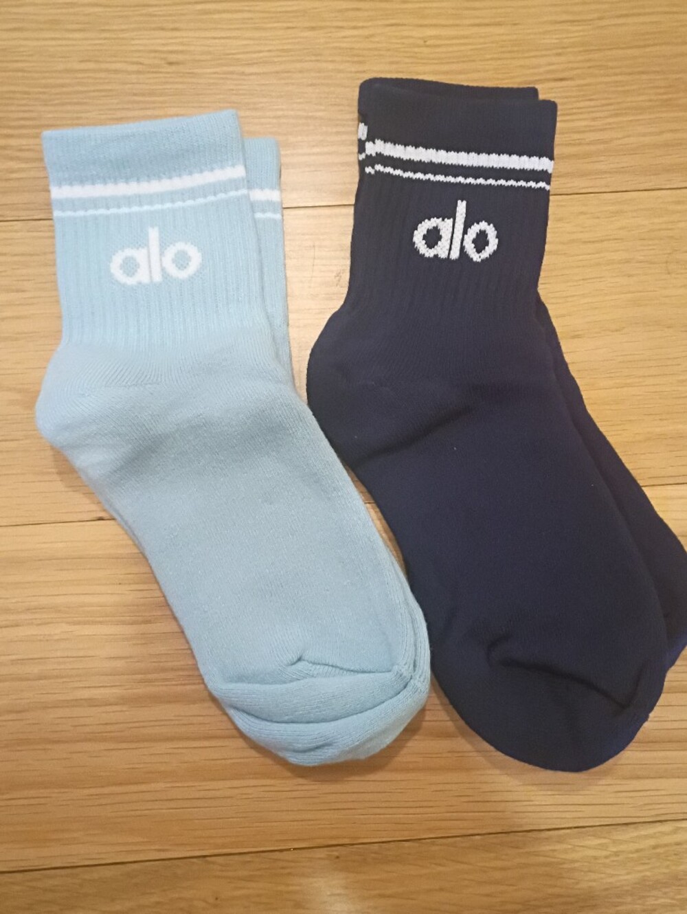 Alo Yoga Half Crew Socks - Light Blue & Navy (2 Pack)